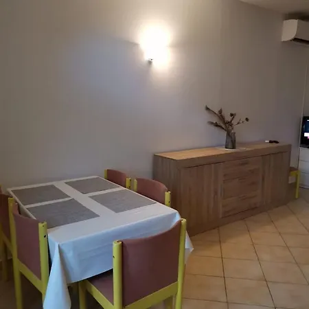 Sretna * Gradac (Split-Dalmatia)