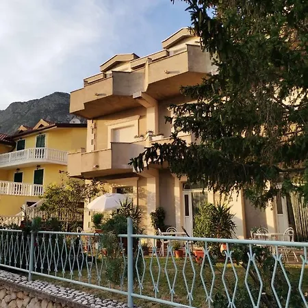 Sretna 公寓 格拉达茨